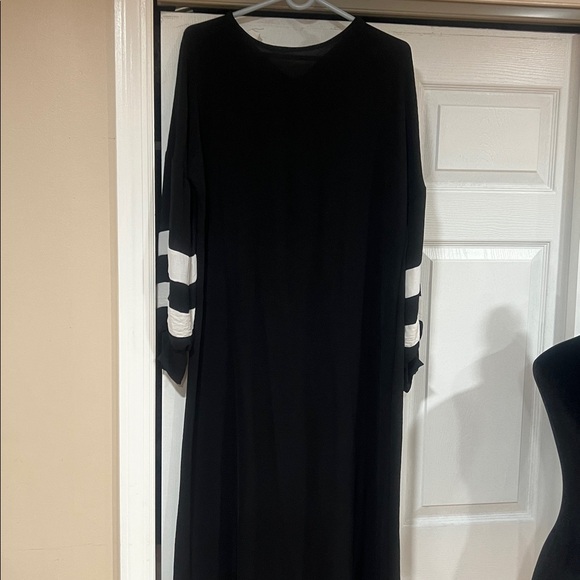 Pre-loved🖤🖤Elegant Black and White Striped Sleeve Dress - Picture 12 of 15